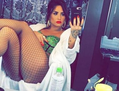 Demi Lovato: Δείτε την αισθησιακή φωτογραφία με το καυτό ολόσωμο μαγιό της!